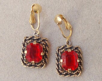 Sarah Coventry CLIP ON EARRINGS “Majorca” Red Glass Dangle Rope Frame
