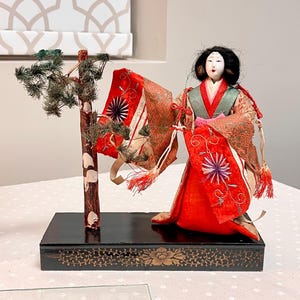 Japanese Dolls in Glass Cases - Etsy