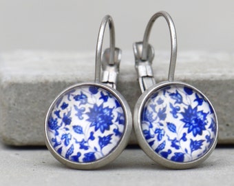 Mattsilver earrings with old porcelain motif