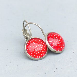 Matte pendientes de plata con puntos vintage en rojo imagen 5