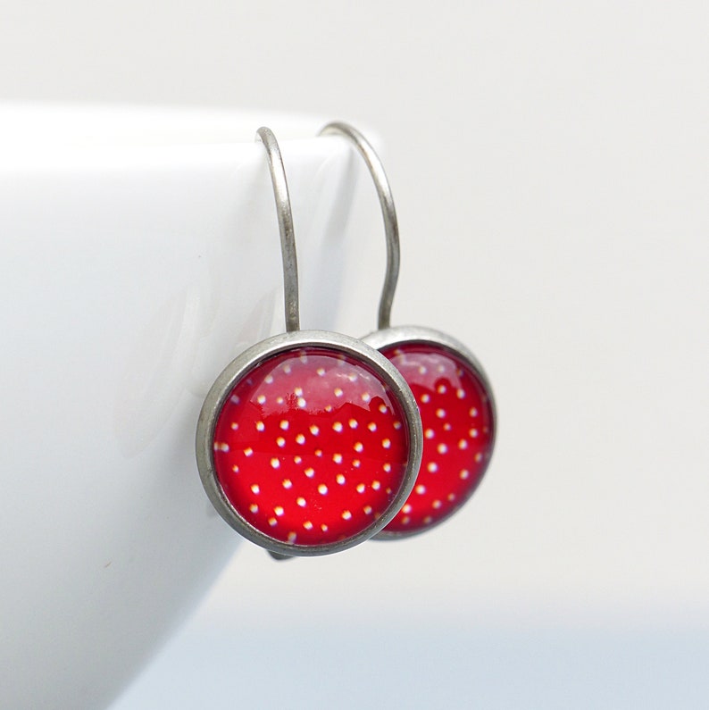 Matte silver earrings with vintage dots in red image 1