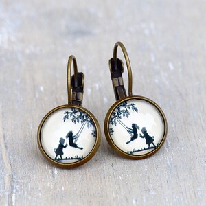 Pendientes vintage con motivo de silueta imagen 1