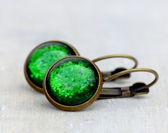 Pendientes - Verde musgo con brillantes piedras preciosas