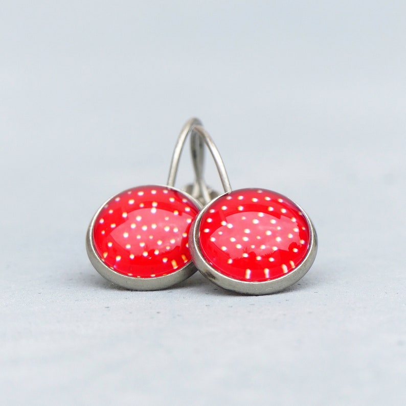 Matte silver earrings with vintage dots in red image 3