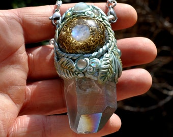 Pendentif en orgonite, pierre de lune arc-en-ciel et aura d'ange, cristal de quartz et outil énergétique