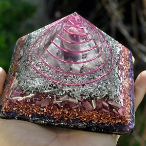GOLDEN TRIANGLE Orgonite® Orgonite Pyramid with Clear Quartz, Rose Quartz and Amethyst - 670 grams - 23.6 Oz