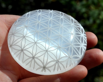 Large Selenite Stone with Flower of Life Engraving – 6 cm (2.36") – Sacred Geometry Crystal Decor