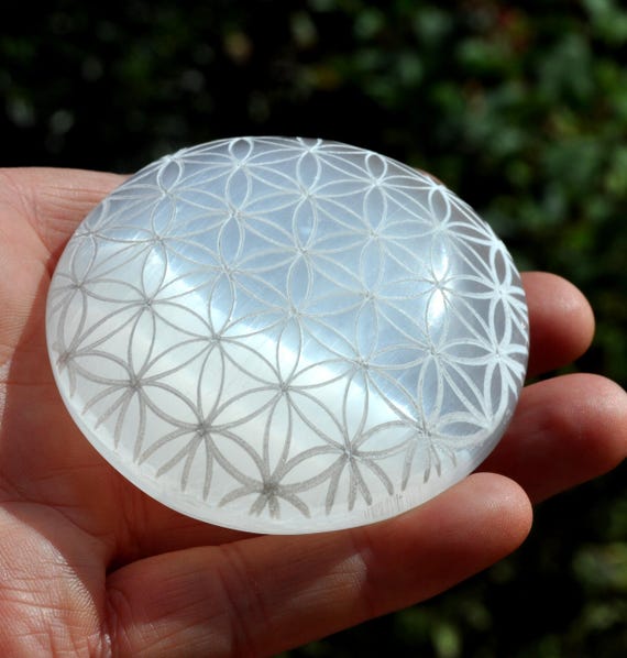 Large Selenite Stone with Flower of Life Engraving – 6 cm (2.36") – Sacred Geometry Crystal Decor