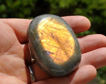 SUNSET LABRADORITE Palm stone 2,25Oz - 64g - Flash on Both Sides !