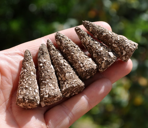 LOT Handrolled Incense Cones – All Natural White Sage, Cedar, Frankincense & Cinnamon, Set of 6