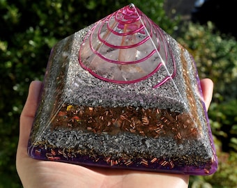 GOLDEN TRIANGLE Orgonite Pyramid with Clear Quartz, Rose Quartz and Amethyst - 572g - 20.17 Oz