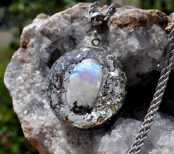Moonstone Orgonite® Pendant Necklace – Handmade Orgone Energy Jewelry with Crystals, Unisex 4.2cm Resin Necklace