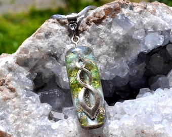 Collier pendentif oblong en orgonite® double infini PERIDOT, unisexe