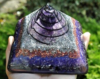 PO AMETHYST Sphere Orgonit® Pyramide Groß - Sonderanfertigungen auf Bestellung - 20 Oz - 570 gramm