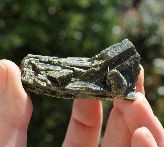 Raw Green Epidote Crystal Cluster, Natural Untreated, 38g - FREE Shipping !