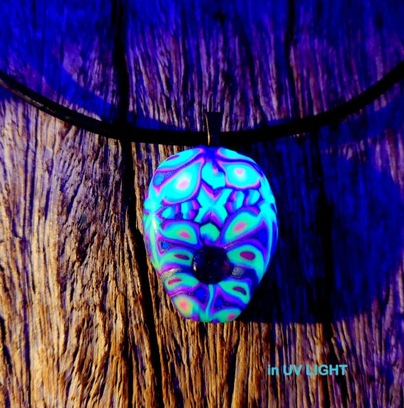 UV pendant with small Amethyst stone - glows in blacklight