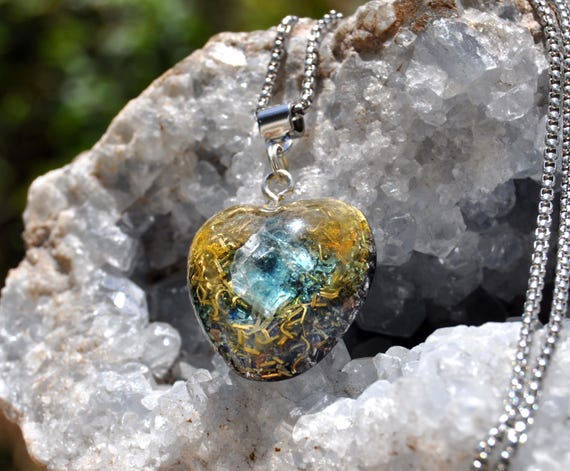 Heart-Shaped Aquamarine Orgonite® Pendant – Handcrafted Crystal Necklace