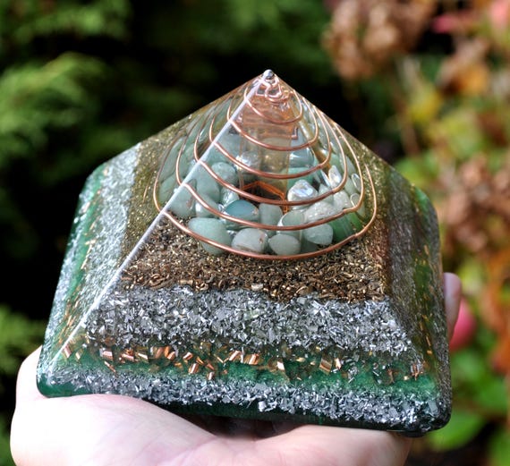 Green Aventurine ORGONITE orgone Pyramid  552 gram 19.42Oz