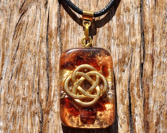 Pendentif en grenat rhodolite et orgonite®, bijou nœud celtique, shungite, collier énergétique en cristal