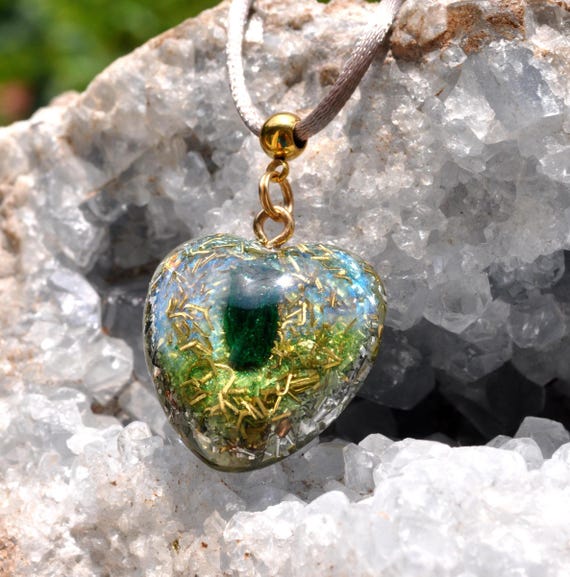 Raw Malachite Orgonite® Heart Pendant – EMF Protection | Grounding & Transformation | Handmade Crystal Jewelry