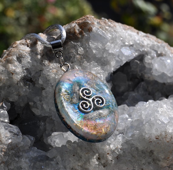 RAW KUNZITE Triskelion Orgonite® Orgone Pendant Necklace Oval Shape - Unisex