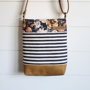 Bolso bandolera, bolso bandolera de piel, bolso de mano, monedero, bolso de hombro, denim y rayas blancas, estampado floral azul marino, neutro, para mujer