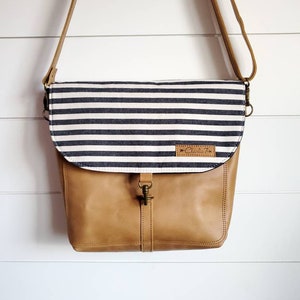 Leder Umhängetasche, Leder Crossbody, Leder Crossbody Tasche, Cross Body Tasche, Ledertasche, Schultertasche, Denim und Creme Streifen, Womens