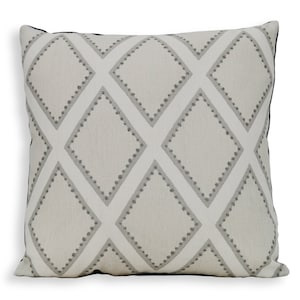 Copricuscino reversibile in lino con diamanti geometrici grigio ostrica, designer Sarah Richardson per Kravet Brookhaven Oyster, arredamento moderno