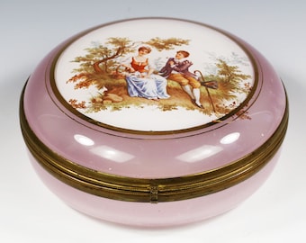 Vintage to antique French lilac pink glass trinket powder hinged Box court scene