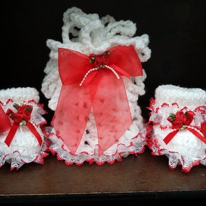 crochet pattern for baby hat and booties. crochet baby hat, crochet booties, crochet baby, baby hat pattern, baby booties pattern