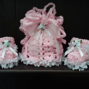 crochet pattern for baby hat and booties. crochet baby hat, crochet booties, crochet baby, baby hat pattern, baby booties pattern
