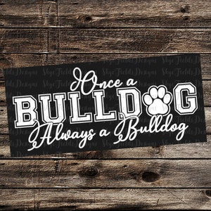 Può includere: Grafica in bianco e nero con il testo "Once a Bulldog Always a Bulldog" e un'impronta di zampa.