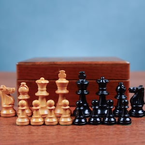 Vintage Drueke Small Staunton Wood Chess Set, 2.25&quot; King, Size 0, 1940s, walnut box. Excellent.