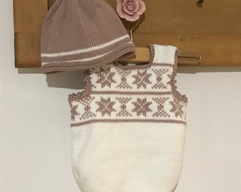 Pattern in Spanish for frog and hat with jacquard motif