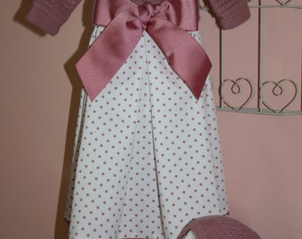 PATTERN to make this skirt for newborn. It consists of 3 pieces, the jumper joined to join a skirt, the hood and the booties.