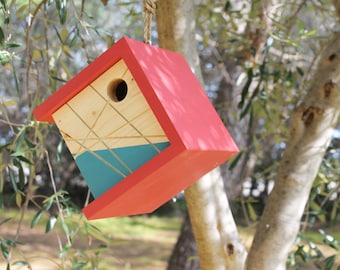 Casa per uccelli, birdhouse in stile contemporaneo di design per nidificazione.