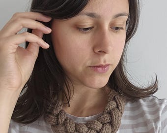 Women's Hand-Knitted Plaited Chunky Yarn Textile Soft Acrylic Mocha Brown Handmade Statement Bib Necklace