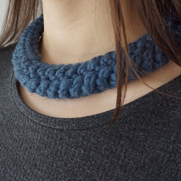 Women's Hand-Knitted Chunky Yarn Soft Acrylic Dark Blue Statement Necklace