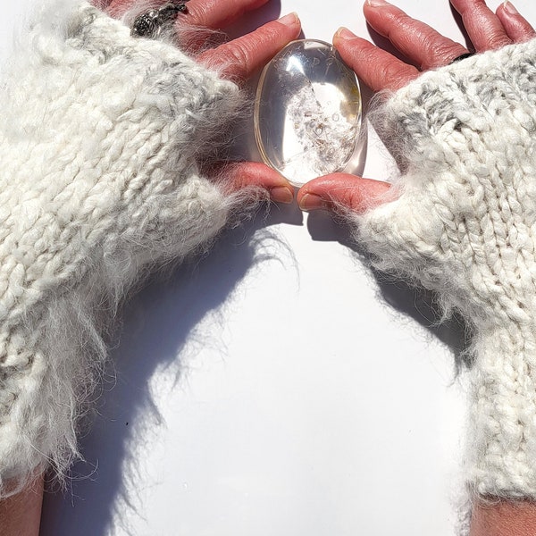 Polar Bear Paws. Handspun. Handknitted. Arm Warmer. Pulse Warmers. Angora. Seidenhase.