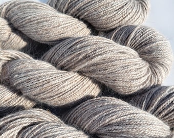 Laine Qiviut 100% Musk Ox - MOCO Qiviut - Fingering Weight - 5 écheveaux - Couleur Cranberry