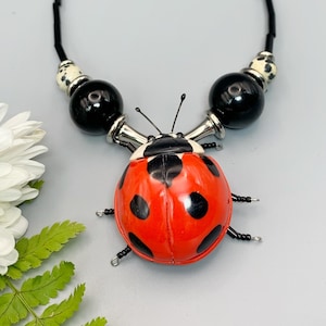 Collar de mariquita gruesa