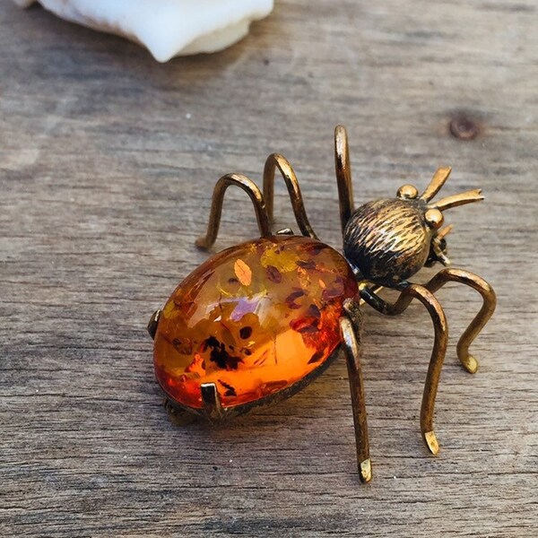 Vintage jewelry-vintage accesories-vintage fashion-vintage brooch-vintage collection-vintage fashion-amber-vintage desing-vintage spider