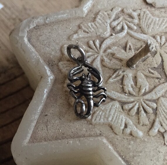 Vintage scorpion charm-vintage jewelry-retro jewel