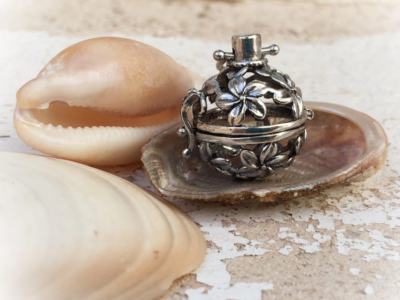retro poison pendant Boho poison locket flower locket-vintage wedding-poison box necklace-retro pill box necklace boho chic-retro pendant