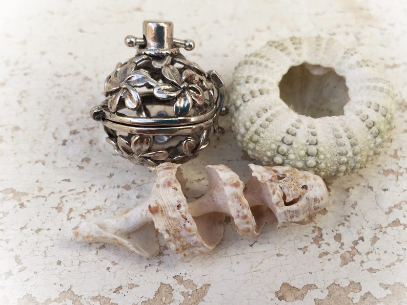 retro poison pendant Boho poison locket flower locket-vintage wedding-poison box necklace-retro pill box necklace boho chic-retro pendant
