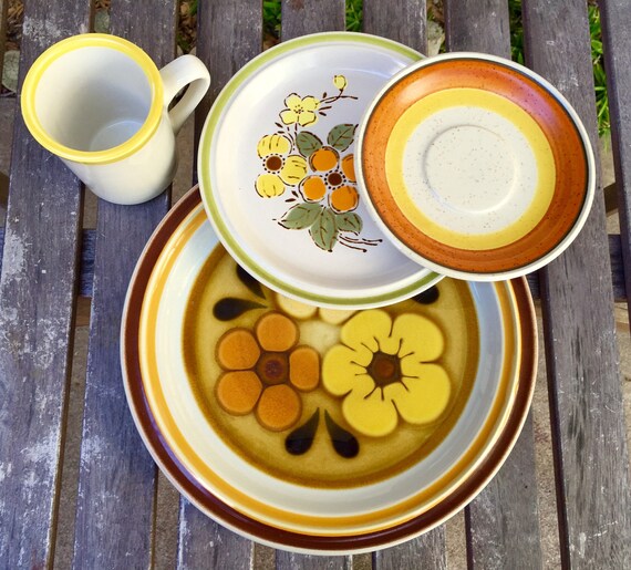Items similar to 4 piece 1970s retro place setting. Dinner, salad plate