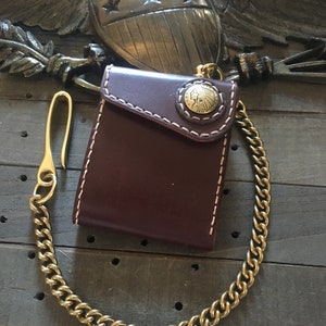 Cartera de cuero con cadena y dos pliegues para hombre (marrón)