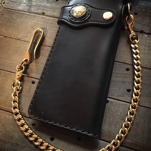 Cartera larga de cuero hecha a mano, estilo motero, con cadena (negro/latón)