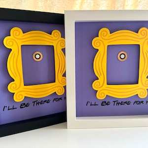 Friends door peephole, Monicas apartment, I&#39;ll Be There For You, yellow frame