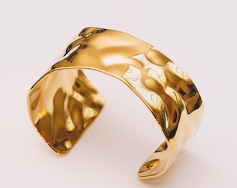 Hammered Metal Cuff | 18k Gold Plated & High-Grade Stainless Steel